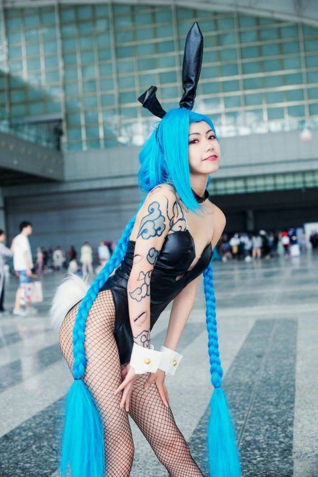 Cosplay福利/英雄联盟cosplay金克丝爆乳兔女郎黑丝渔网袜福利