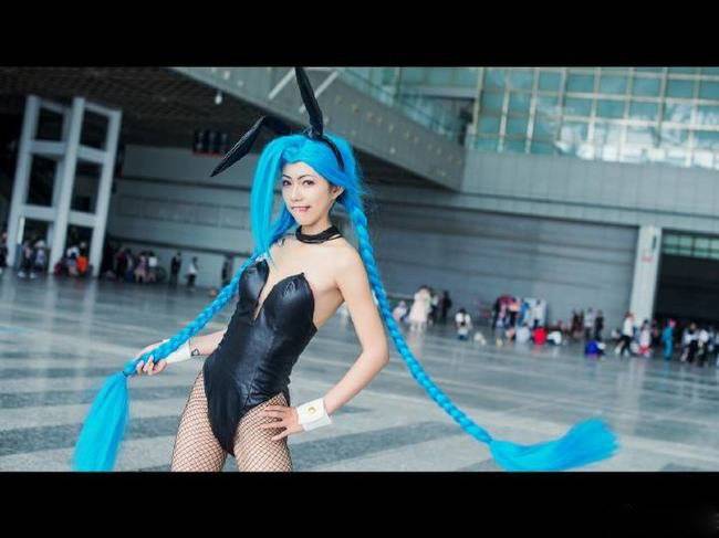 Cosplay福利/英雄联盟cosplay金克丝爆乳兔女郎黑丝渔网袜福利