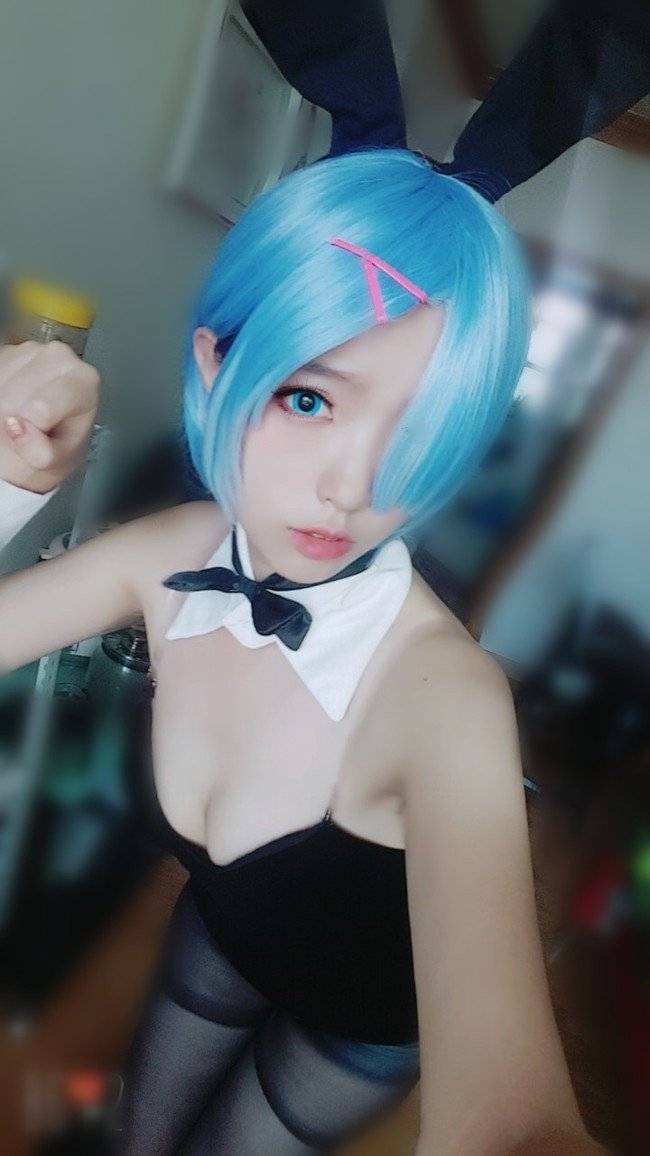 Cosplay福利/清纯童颜巨乳萝莉控 兔女郎 蕾姆制服cos福利