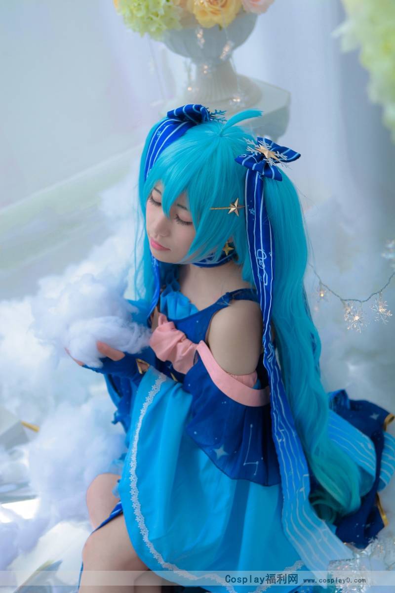 Cosplay福利/星与雪的公主 初音未来双马尾cosplay美女图片