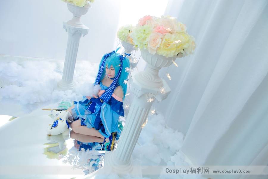 Cosplay福利/星与雪的公主 初音未来双马尾cosplay美女图片