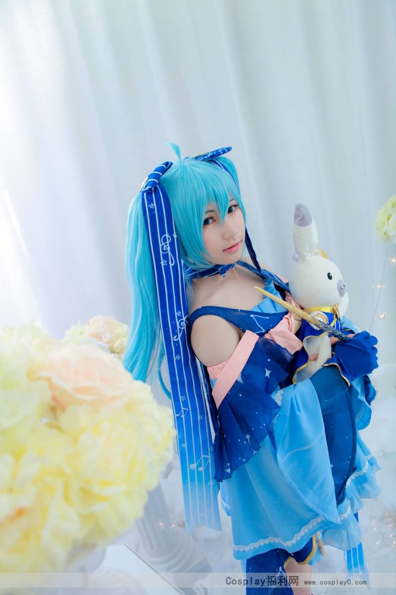 Cosplay福利/星与雪的公主 初音未来双马尾cosplay美女图片