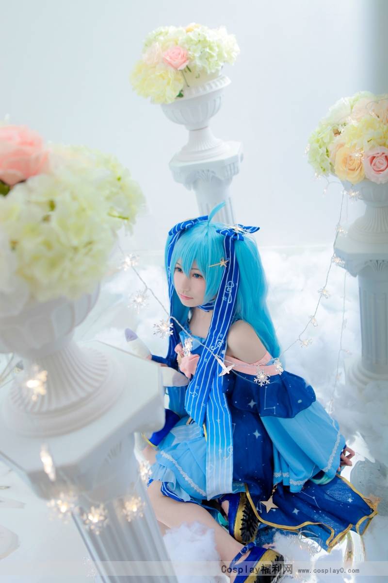 Cosplay福利/星与雪的公主 初音未来双马尾cosplay美女图片