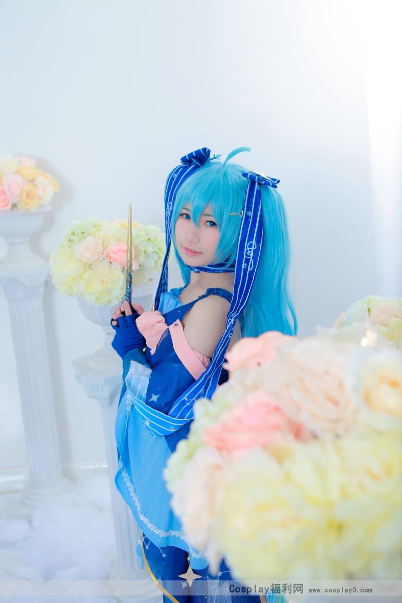 Cosplay福利/星与雪的公主 初音未来双马尾cosplay美女图片