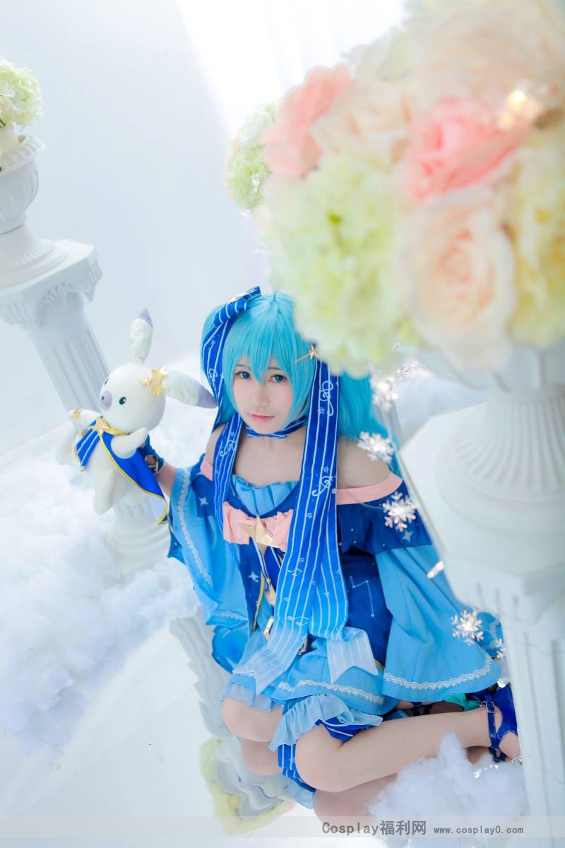 Cosplay福利/星与雪的公主 初音未来双马尾cosplay美女图片