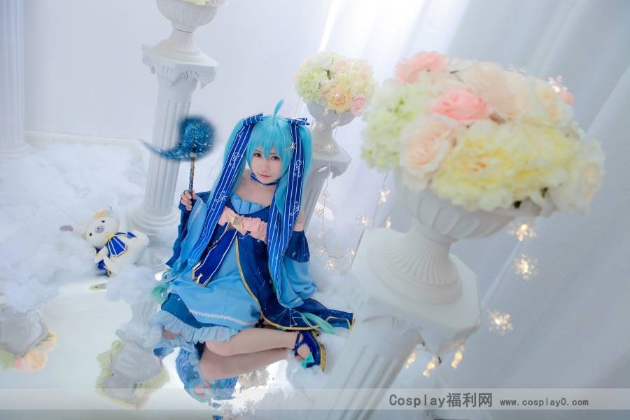 Cosplay福利/星与雪的公主 初音未来双马尾cosplay美女图片