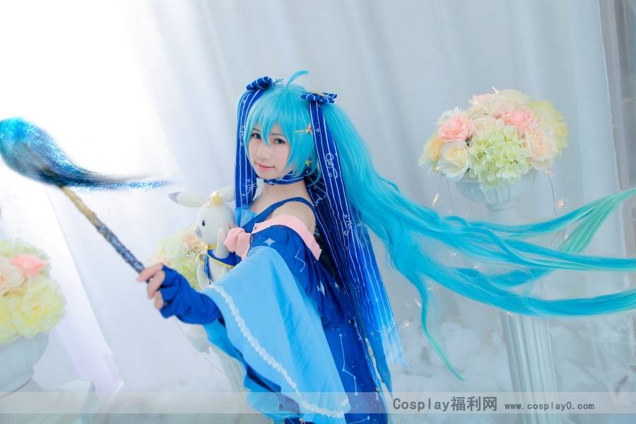 Cosplay福利/星与雪的公主 初音未来双马尾cosplay美女图片