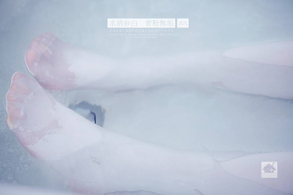 Cosplay福利/高清白丝近距离特写 美腿绝对领域短裙