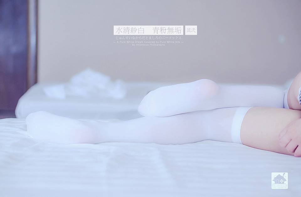 Cosplay福利/高清白丝近距离特写 美腿绝对领域短裙