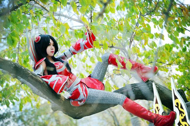 Cosplay福利/英气满满的美少女英雄联盟刀妹-刀锋意志cos