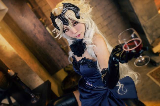 Cosplay福利/皮靴绝对领域性感吾王 贞德COSPLAY cn:兇殘的海蒂小姐