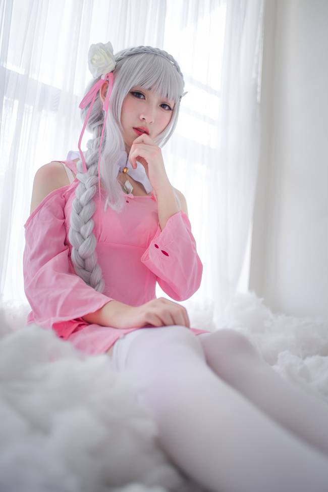 Cosplay福利/白丝绝对领域粉色少女 R从零开始的异世界生活艾米莉娅COSPLAY