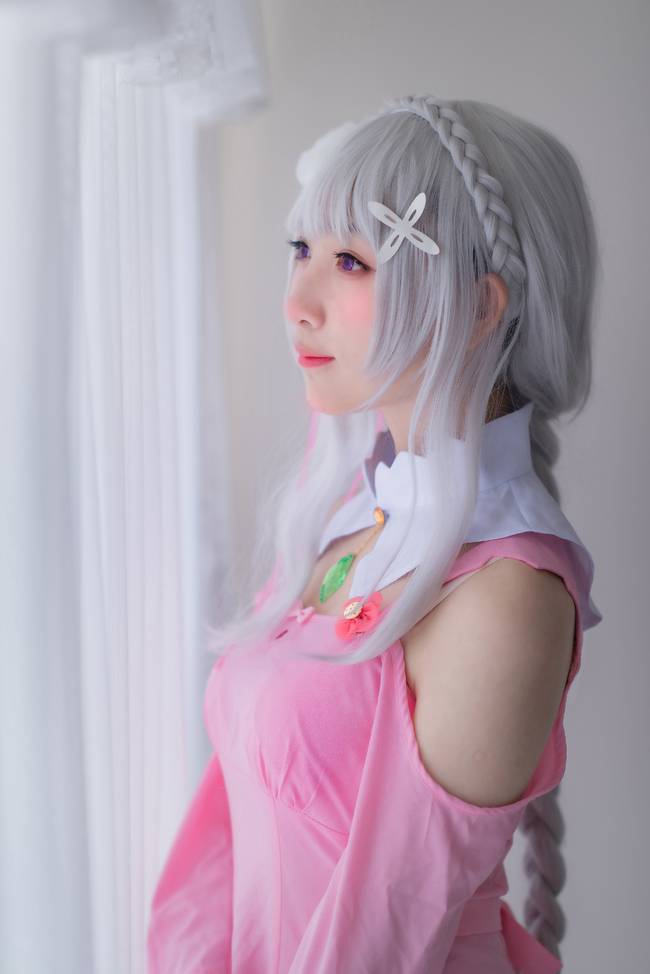 Cosplay福利/白丝绝对领域粉色少女 R从零开始的异世界生活艾米莉娅COSPLAY