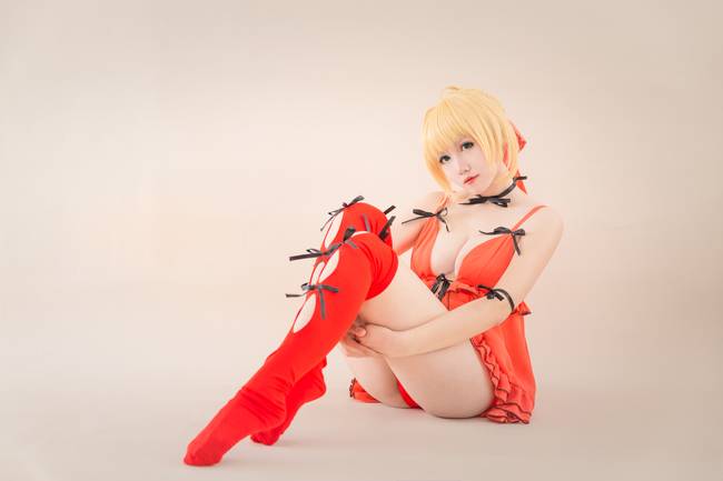 Cosplay福利/《吾王俏皮性感的一面》红蓝绝对领域少女 Fate/Grand Order阿尔托利亚·潘德拉贡COSPLAY美图欣赏 cn:风色夭夭