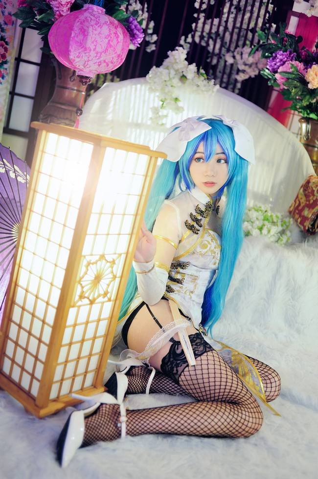 Cosplay福利/渔网黑丝绝对领域少女 VOCALOID初音未来COSPLAY美图欣赏 cn:精灵女爵-羽杏