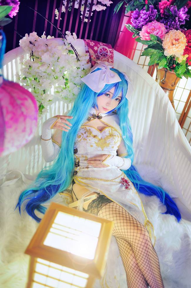 Cosplay福利/渔网黑丝绝对领域少女 VOCALOID初音未来COSPLAY美图欣赏 cn:精灵女爵-羽杏