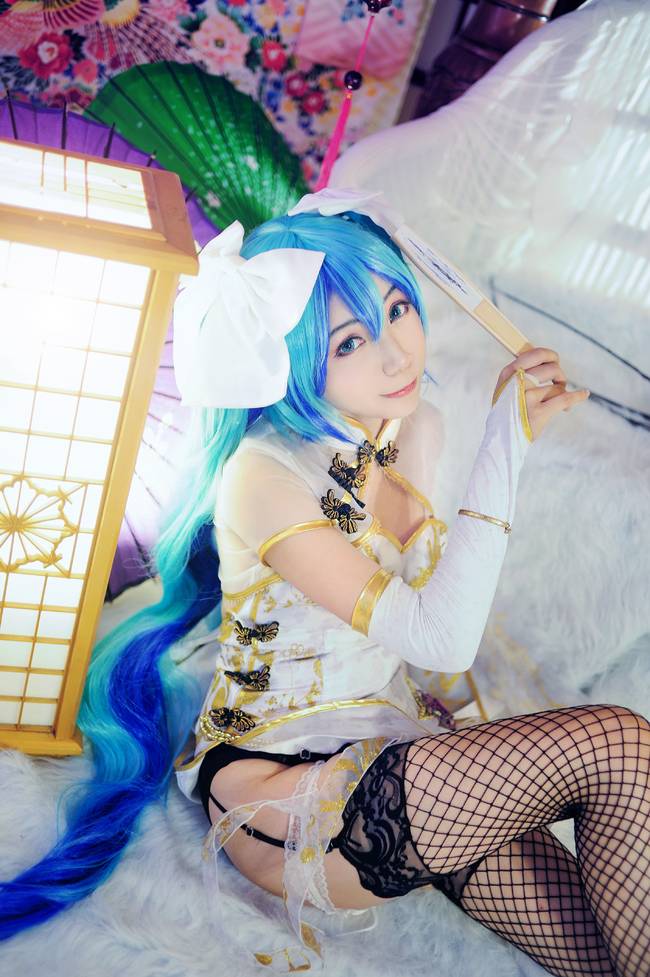 Cosplay福利/渔网黑丝绝对领域少女 VOCALOID初音未来COSPLAY美图欣赏 cn:精灵女爵-羽杏