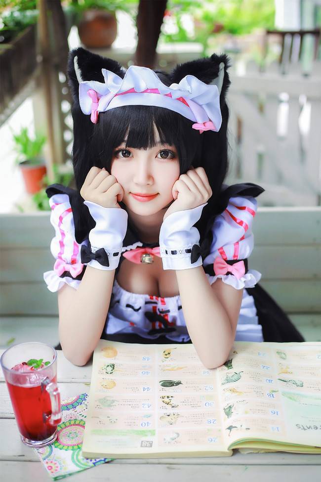 Cosplay福利/《舔到你心里》卡哇伊黑丝绝对领域小女仆 巧克力与香子兰 巧克力COSPLAY美图欣赏 cn:温酒