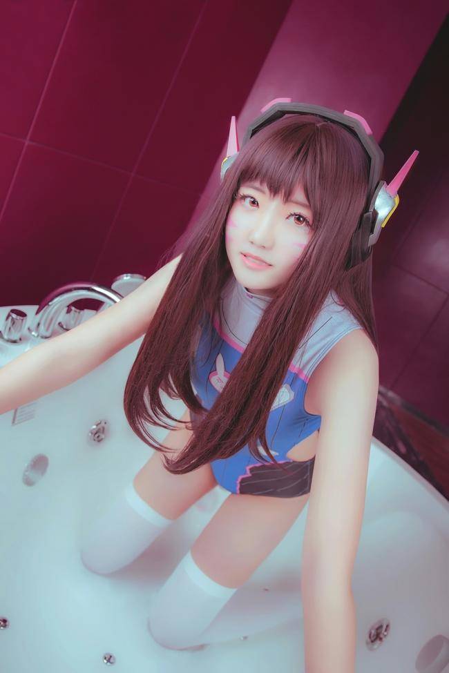 Cosplay福利/白丝绝对领域少女 浴缸里的守望先锋D.va COSPLAY