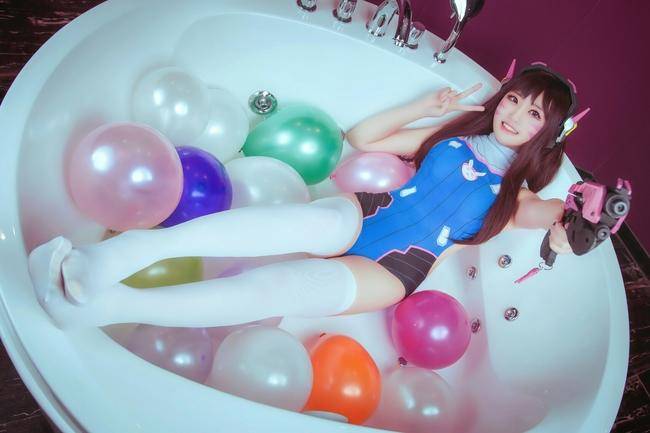 Cosplay福利/白丝绝对领域少女 浴缸里的守望先锋D.va COSPLAY