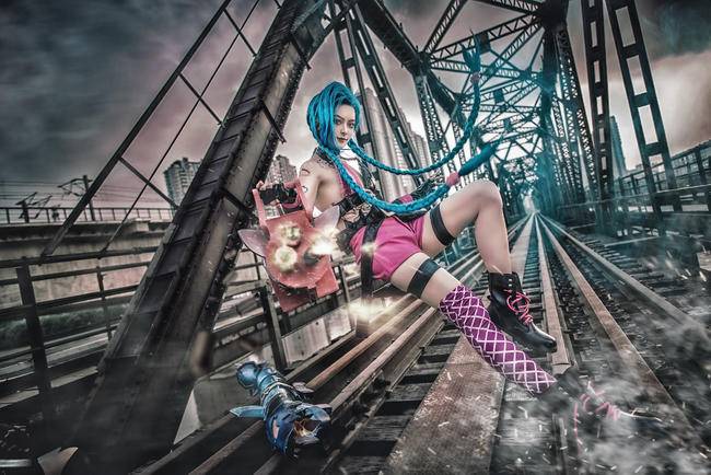 Cosplay福利/暴走萝莉金克斯 VS 皮城女警凯瑟琳 cosplay