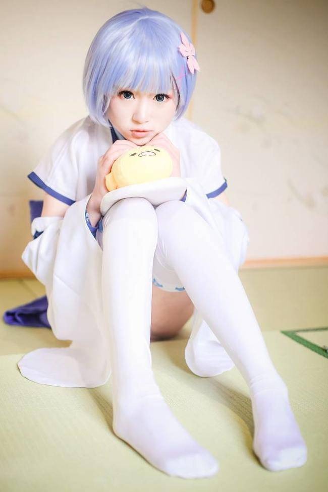 Cosplay福利/白丝绝对领域装蕾姆幼年COSPLAY