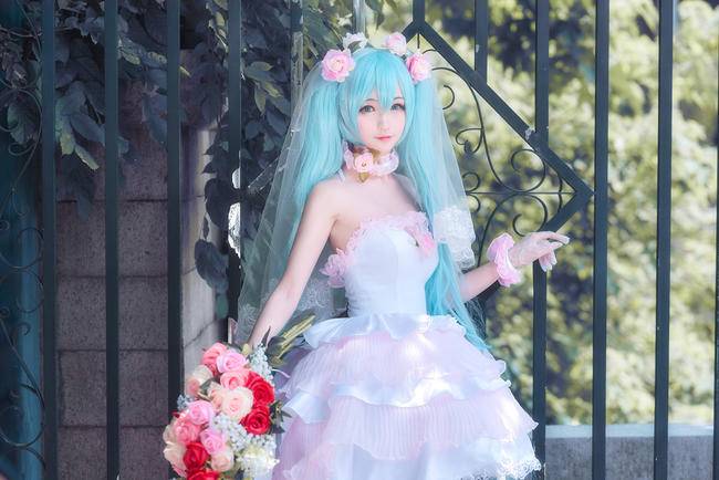 Cosplay福利/VOCALOID初音未来，白丝绝对领域嫁衣COSPLAY