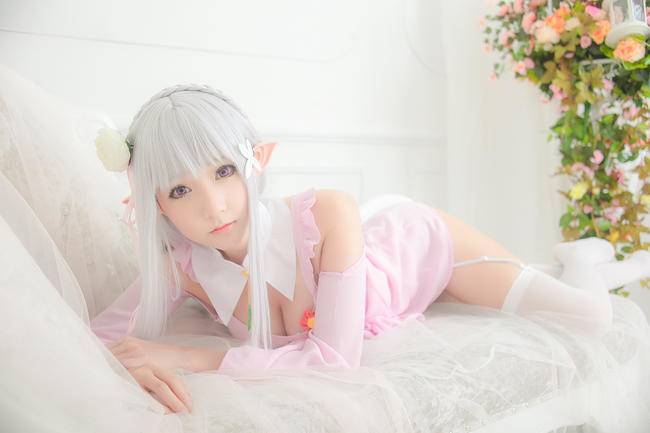 Cosplay福利/从零开始的异世界生活 艾米莉娅 cos绝对领域白丝