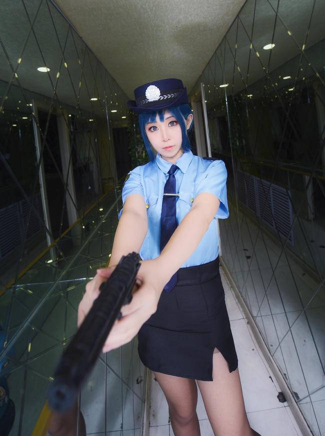 Cosplay福利/生死回放钟妍COSPLAY，女警制服