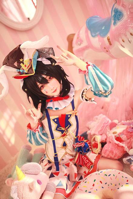 Cosplay福利/可爱萌妹矢泽妮可马戏团觉醒COS