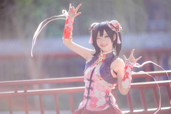 Cosplay福利/清纯萌妹矢泽妮可旗袍觉醒cosplay