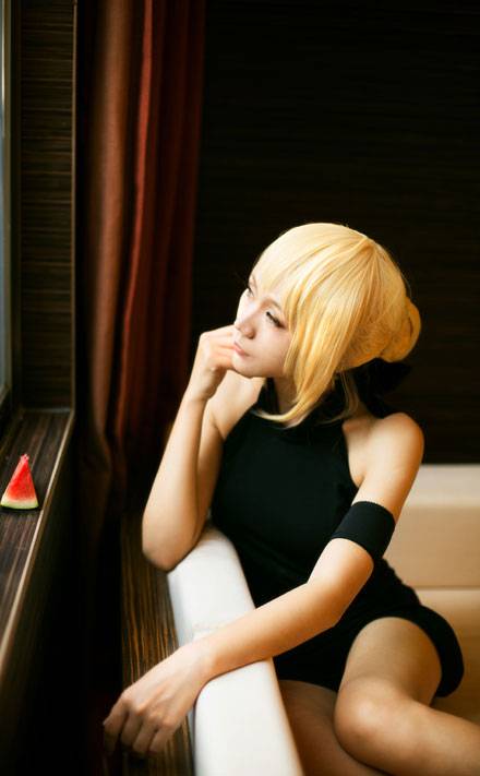 Cosplay福利/《fate》黑化saber水着性感cosplay