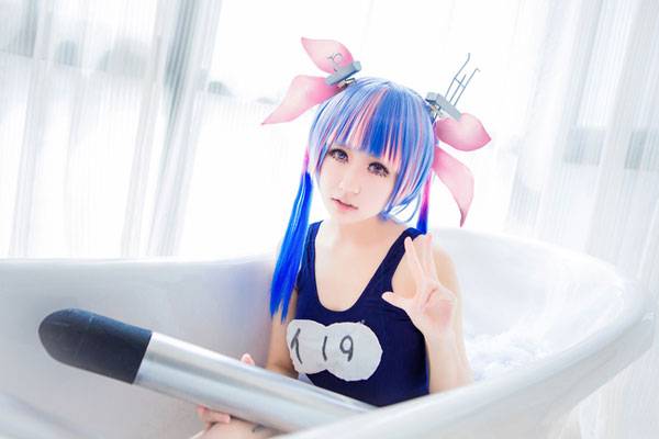 Cosplay福利/贫乳少女舰娘伊19死库水COS