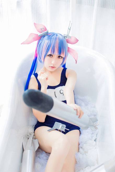 Cosplay福利/贫乳少女舰娘伊19死库水cosplay
