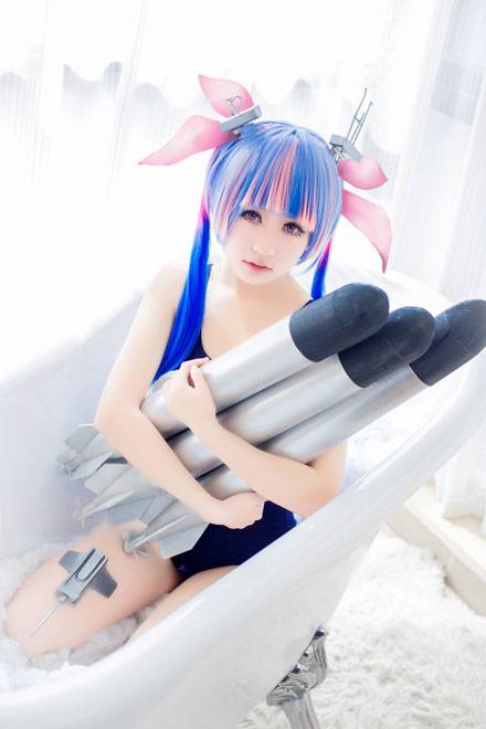Cosplay福利/贫乳少女舰娘伊19死库水cosplay