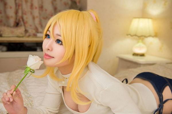 Cosplay福利/绚濑绘里开胸毛衣同人cosplay