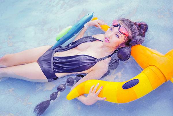 Cosplay福利/LOL暗夜猎手薇恩泳装福利COS