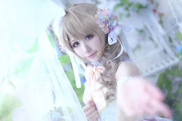 Cosplay福利/甜美萌妹南小鸟白色情人节COS