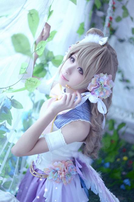 Cosplay福利/甜美萌妹南小鸟白色情人节COS