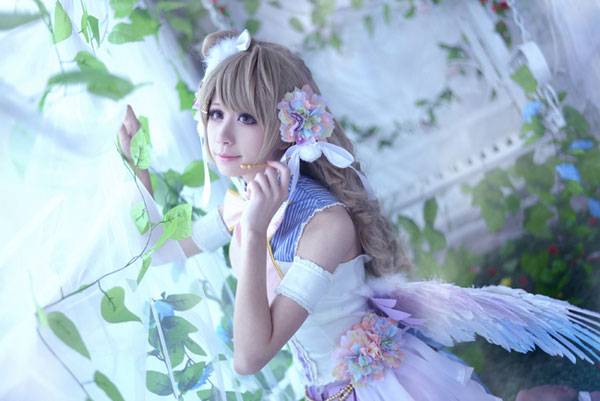 Cosplay福利/甜美萌妹南小鸟白色情人节COS