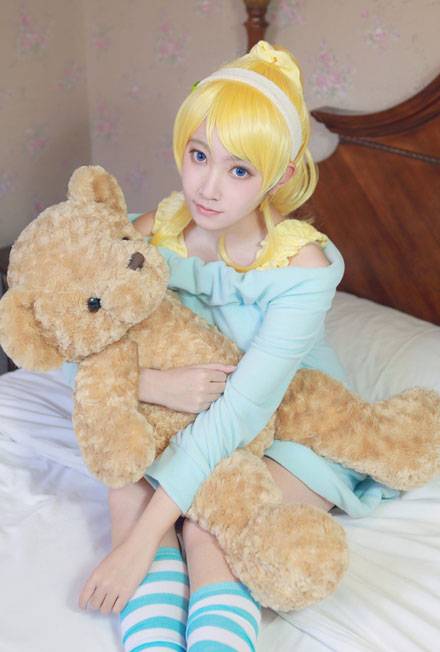 Cosplay福利/甜美萌妹南小鸟白色情人节COS