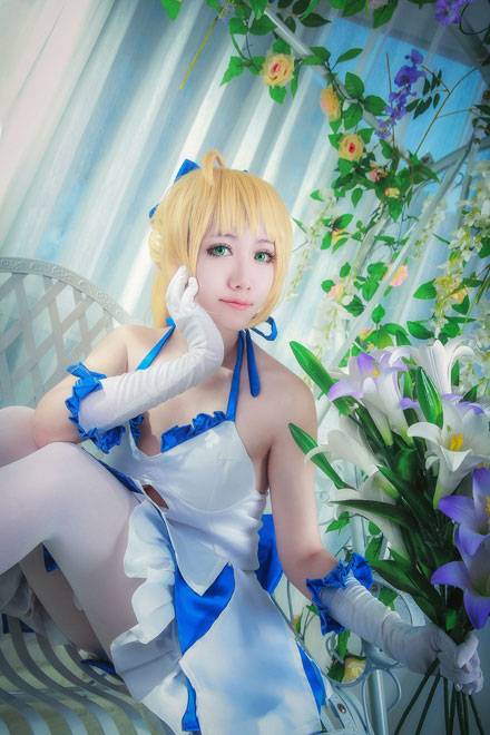 Cosplay福利/《Fate》Saber蓝百合白丝礼服Cos