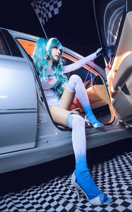 Cosplay福利/清纯萌妹初音未来赛车手COS