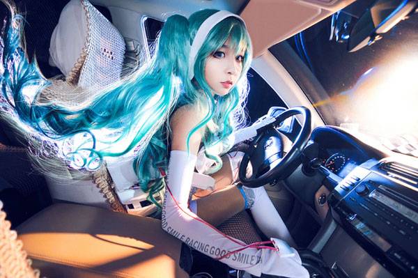 Cosplay福利/清纯萌妹初音未来赛车手COS