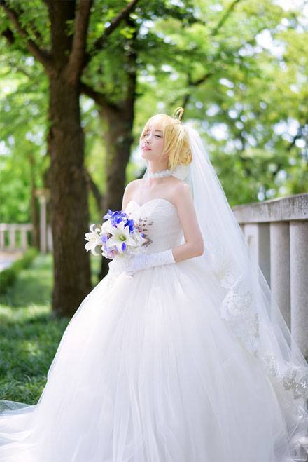 Cosplay福利/螺旋猫Tomia《Fate》Saber婚纱Cos