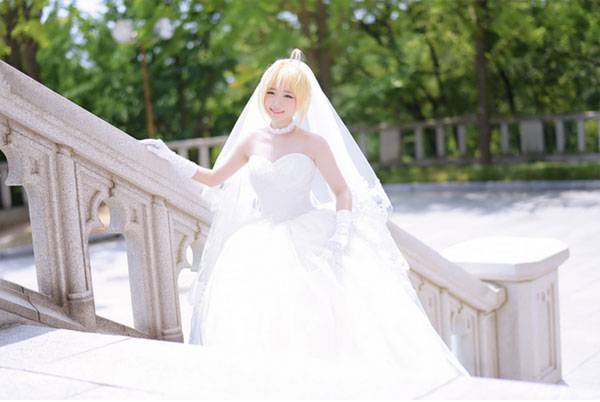 Cosplay福利/螺旋猫Tomia《Fate》Saber婚纱Cos