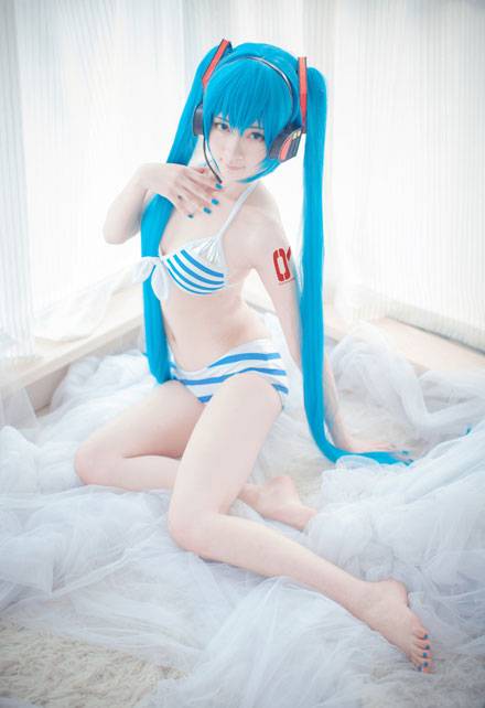 Cosplay福利/贫乳萌妹miku比基尼手办cos