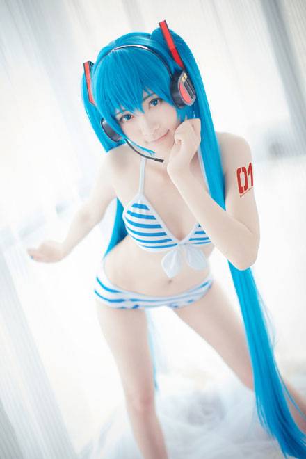 Cosplay福利/贫乳萌妹miku比基尼手办cos