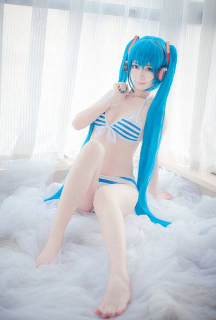 Cosplay福利/贫乳萌妹miku比基尼手办cos