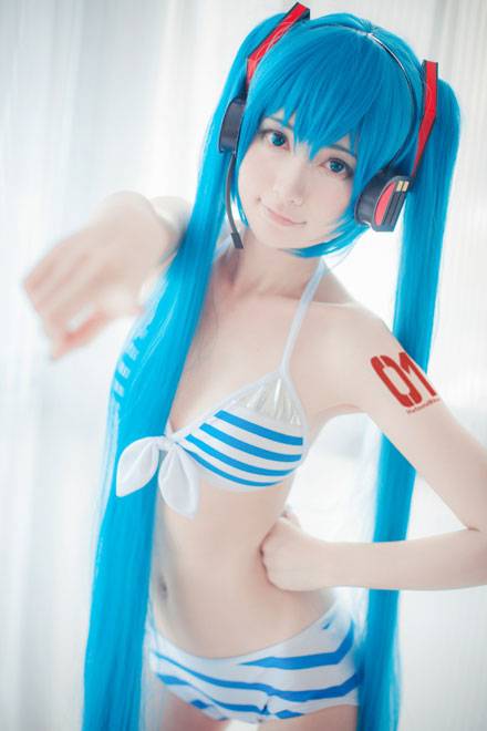 Cosplay福利/贫乳萌妹miku比基尼手办cos